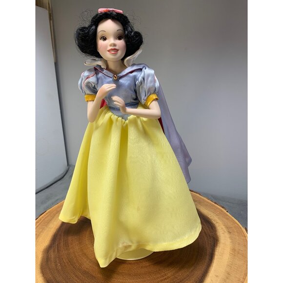 Snow White Ashton Drake Disney Princess Doll Collectible with Yellow Dress & Red - Picture 9 of 10